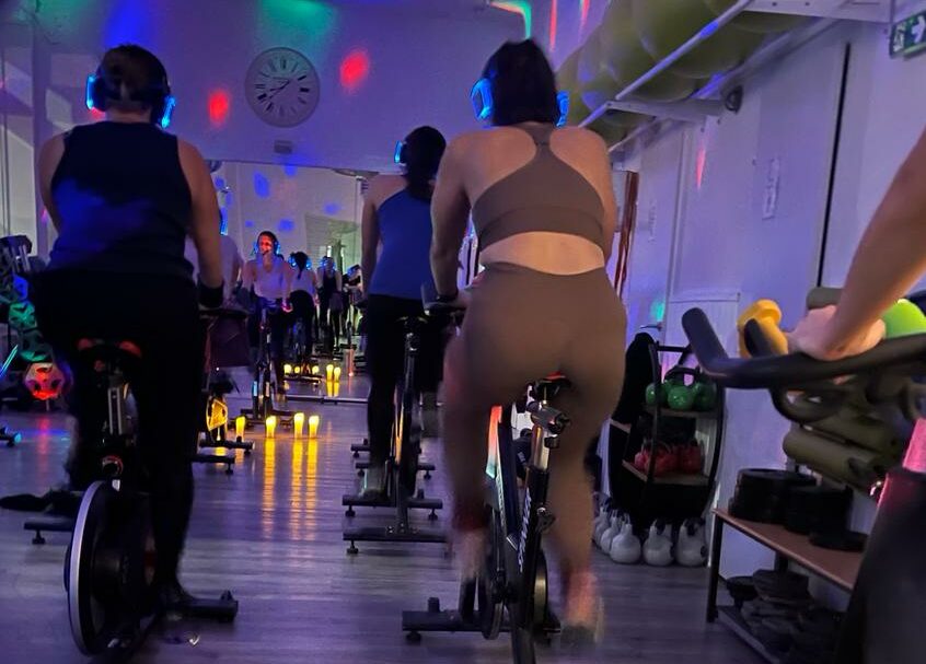 GK Studio Wien indoor disco cycling spinning in good shape